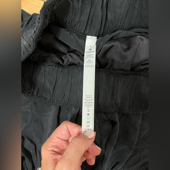 Cropped Lululemon pant size 4 - Picture 2 of 2